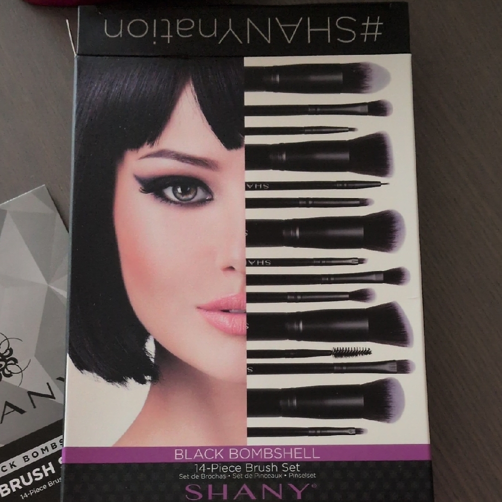 SHANY Black Bombshell 14-Piece Brush Set
